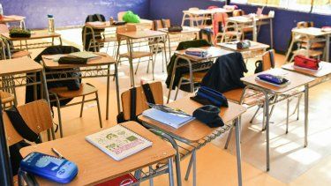 Imagen de una sala de clases vacía / Agencia Uno