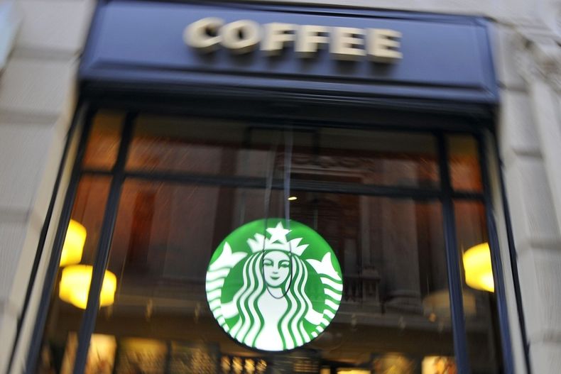 12549 starbuckshuelganota.jpg