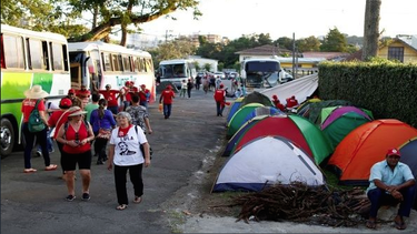 Crece la tensión en campamento de partidarios de Lula tras tiroteo durante el fin de semana