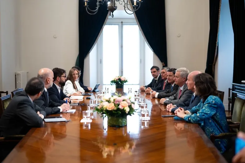 27434 kast boric reunion moneda webp.webp