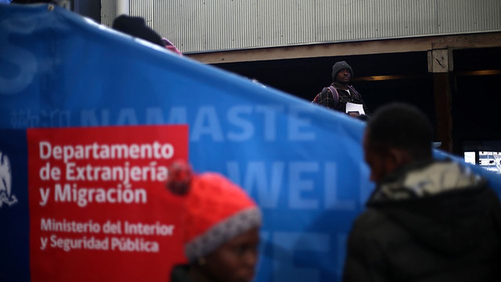 Ingresos fiscales aumentan de $300 millones a $28 mil millones por trámites pagados por migrantes