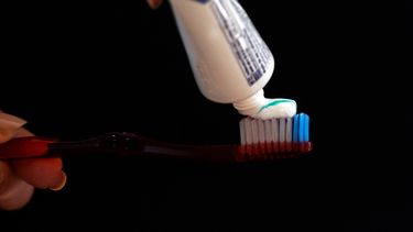 Colgate retira del mercado chileno un importante producto debido a riesgo para la salud