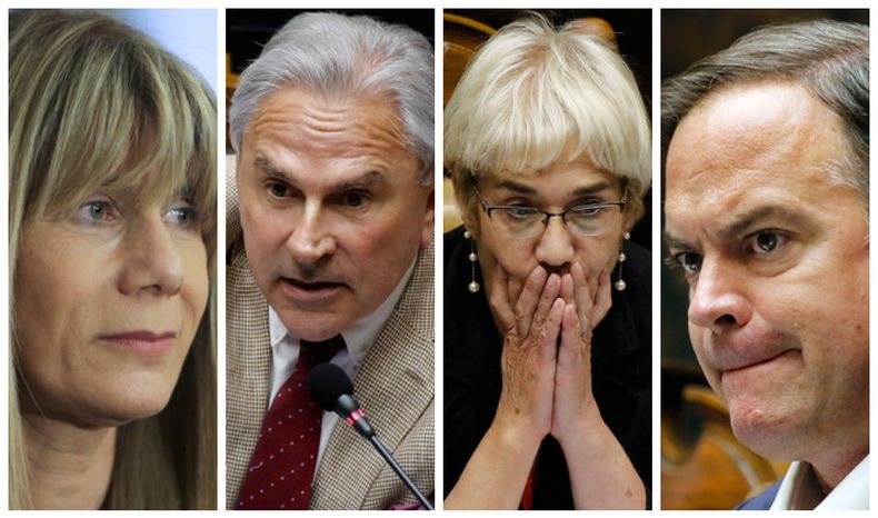 parlamentarios que acudieron al TC por indultos.jpg