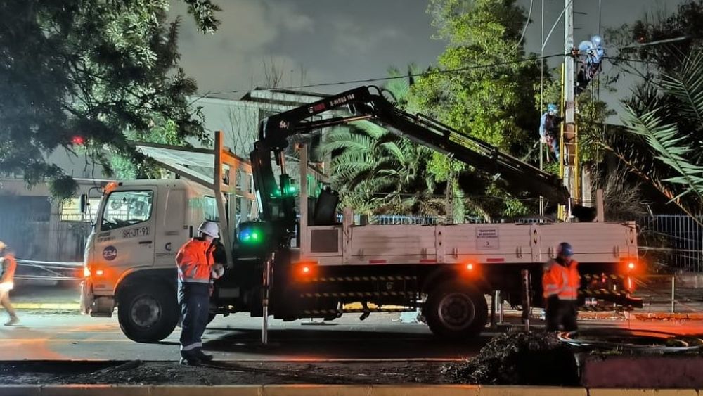 Experto y colapso eléctrico: Es relevante considerar si está vinculada al congelamiento de tarifas