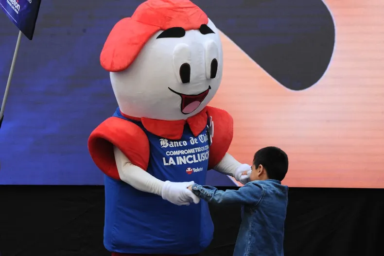 teleton 2025 supera la meta recaudacion final alcanza mas de 44 mil millones en el estadio nacional.webp