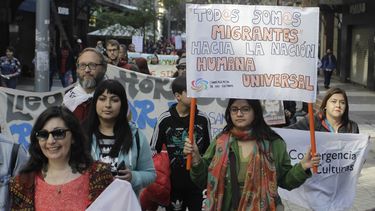 Mirada de género y un Estado racista: Libro relata la estadía de migrantes latinas en Chile y las pruebas que enfrentan