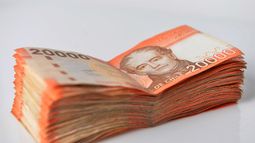 Sernac logra histórico fallo contra empresa por daño moral: Afectados recibirán $3 millones