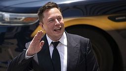 Elon Musk sería temporalmente el director de Twitter tras su compra