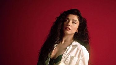 Pa bailar: Mon Laferte juega con los ritmos caribeños y sonidos tropicales en su quinto disco, Norma