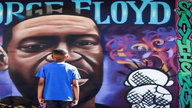 A un año de su crimen, Nueva York se arrodilla por 9 minutos y 29 segundos en memoria de George Floyd