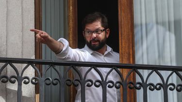 ¿Por qué llegó una tarima a La Moneda en medio de especulaciones de cambio de gabinete?