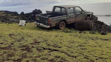 Chileno residente en Rapa Nui choca un moai con su camioneta: “El daño es incalculable”