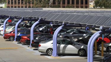 El Desconcierto | Solar Parking Lots That Generate Power Full 1.jpg