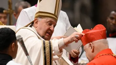 Teólogo Antonio Bentué por pendientes del legado de Francisco: El Papa tiene interés en hacer mujeres diaconisas