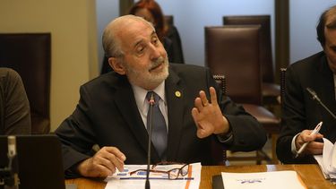 Fiscal nacional Jorge Abbott presenta descargos por solicitud de destitución del Frente Amplio