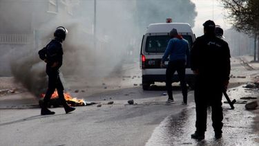 Si una sola persona logra un puesto de trabajo gracias a mí, estaré satisfecho: Las protestas se desatan tras la inmolación de un periodista en Túnez