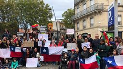 Liberté, Égalité, Fraternité. Chilenos en Toulouse se reúnen en apoyo al movimiento social