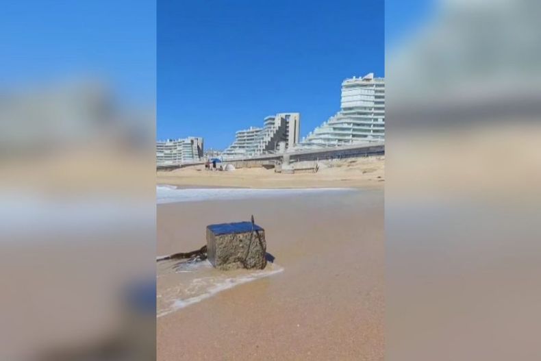 video se siguen cayendo los muros denuncian bloques de concreto en playa de algarrobo e1677852255599.jpeg