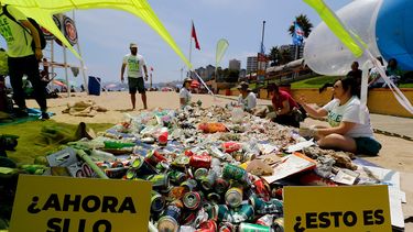 El llamado de Greenpeace este 14 de febrero: Terminemos la relación tóxica que mantenemos con el plástico