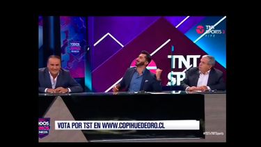VIDEO| El troleo de Schiappacasse a Johnny Herrera luego que agradeciera a Carabineros