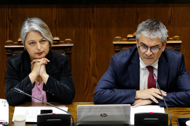 Ministros del Trabajo y Hacienda Jeannette Jara y Mario Marcel.jpeg
