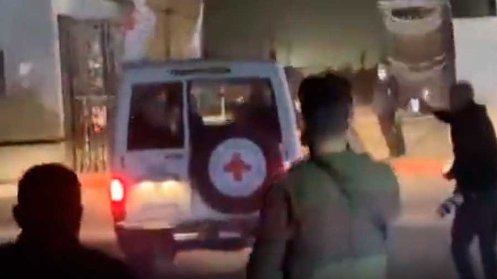VIDEO| Así fue la llegada a Egipto de los primeros rehenes israelitas liberados por Hamás
