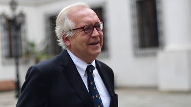 Se echó para atrás: Burgos desiste de defender a Santelices en acusación constitucional