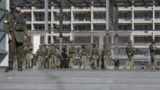 El GOPE de Carabineros, trabaja en la revisión del Centro de Justicia, que fue evacuado a raiz de una aviso de Bomba - Agencia Uno El GOPE de Carabineros, trabaja en la revisión del Centro de Justicia, que fue evacuado a raiz de una aviso de Bomba - Agencia Uno