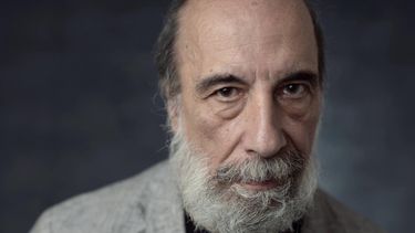 Raúl Zurita le declara la guerra al ministro de Cultura: Hago un llamado a no participar en instancias donde esté involucrado