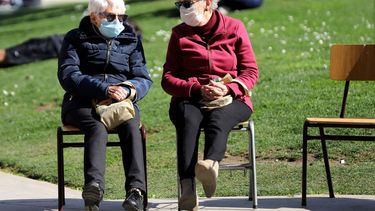 Alcaldes, concejales y organizaciones entregan manifiesto al gobierno por mejores pensiones y fin de AFP