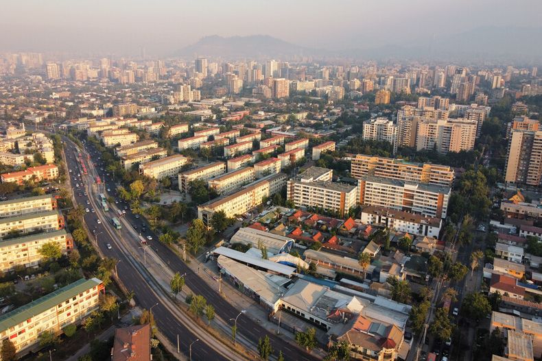 habitantes region metropolitana preferirian vivir en otro lugar.jpg