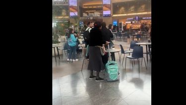 VIDEO| En medio del pánico pasajeros reaccionan a alerta de bombardero en aeropuerto de Israel