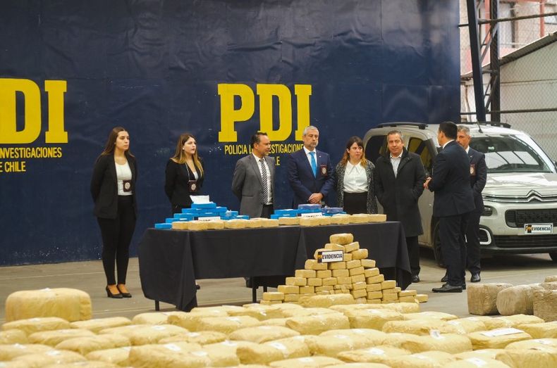 pdi incauto cerca de 2 toneladas de drogas no hay espacio para la impunidad.jpg