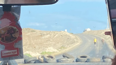 Caldera: Camioneros cortan ruta en protesta por derrame de petróleo en la zona