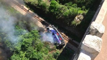 Al menos 14 muertos y varios heridos tras caída de autobús desde un puente en Brasil