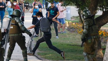 Denuncian agresión de Carabineros al presidente de la Juventud Socialista en Puerto Montt