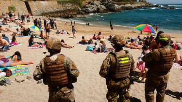 El Desconcierto | Infantes de la Armada en playa de Concon.jpg