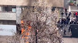Incendio en Instituto Nacional y cortes de tránsito en puntos de Santiago por incidentes