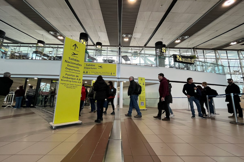 zanjada discusion de 500 pesos tras acuerdo anuncian fin a huelga de aeropuerto de santiago.png