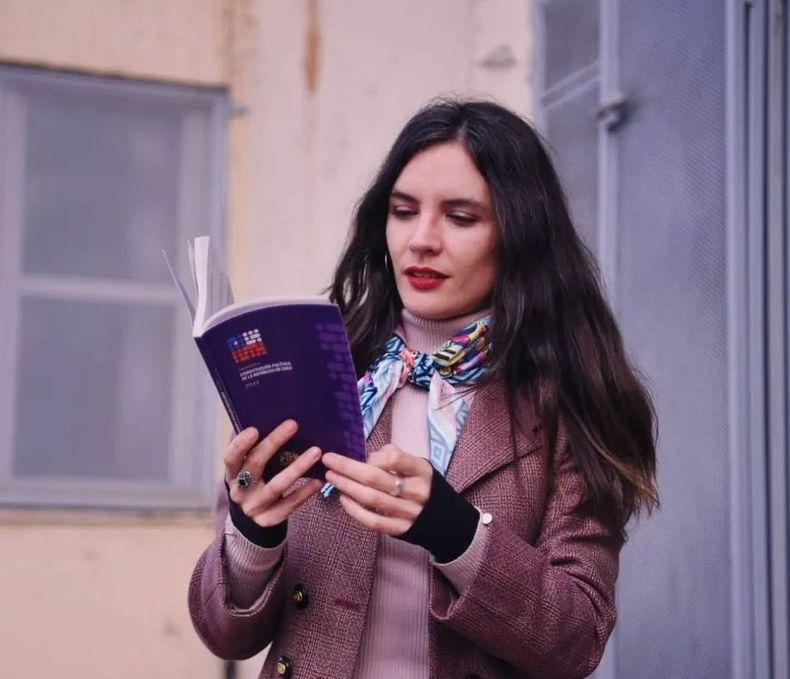 Camila Vallejo y Constitucion.jpg