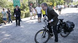 REDES| Misógino y machito: A Tomás Jocelyn-Holt no le dejaron pasar los insultos contra Carmen Hertz