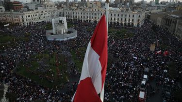 Estallido social en Perú: Destitución de Vizcarra desata fuertes protestas contra el Congreso