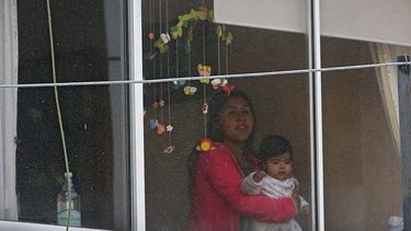 Formalizarán a tres gendarmes por someter a Lorenza Cayuhan a realizar parto engrillada
