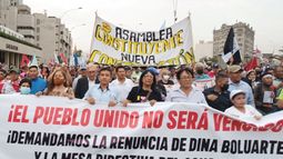 Manifestantes bloquean Panamericana Sur en segundo día de protestas en Perú