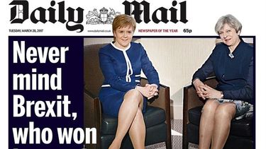 No sólo en Chile: La sexista portada del Daily Mail que puso a competir las piernas de dos mujeres líderes en política