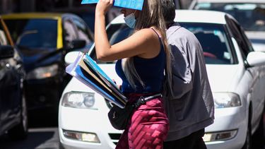 DMC actualiza pronóstico de calor extremo: Centro de Santiago llegaría a los 39°C