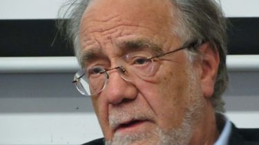 Manuel Antonio Garretón: Van Rysselberghe ve en Bolsonaro alguien que plantea lo mismo que ella y que gana elecciones