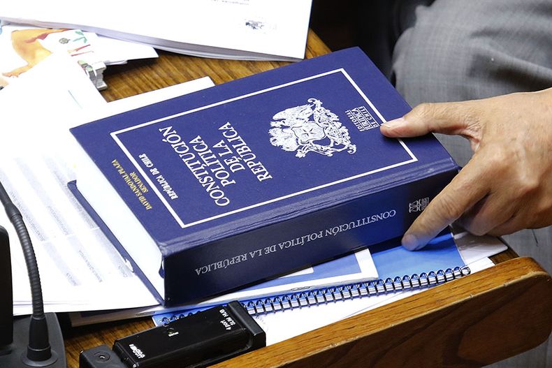 encuesta research 32 de los encuestados cree que no habra nueva constitucion.jpg
