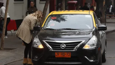 Acusaron a taxista de dejar “botado” a pasajero y le bloquearon el ingreso al aeropuerto por 5 días: Corte anuló sanción