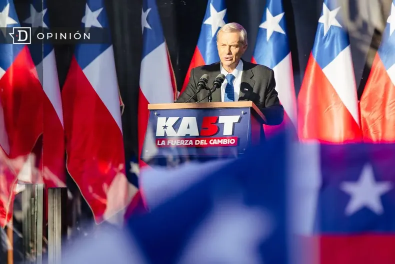 27443 foto de jose antonio kast en un podio.webp